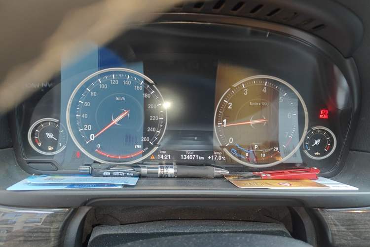 Used BMW 5 Series 2017 525Li Luxury Design Package Odometer Close Up