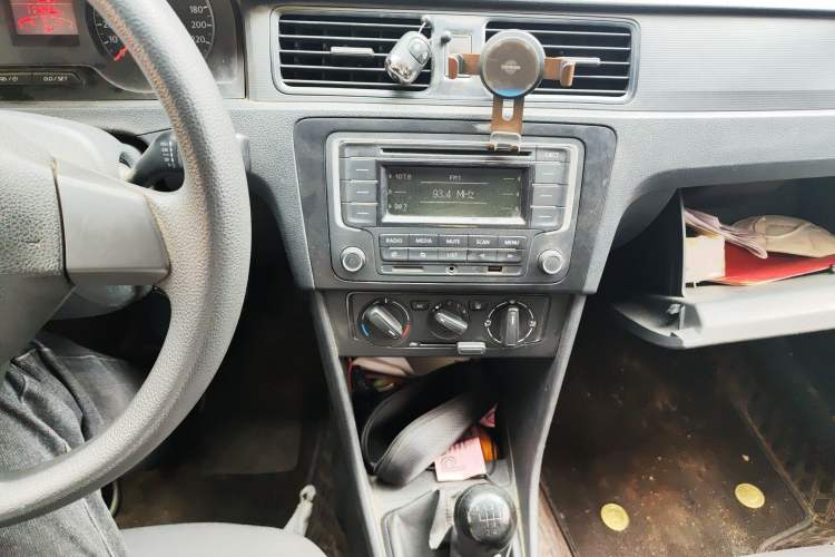 Used Volkswagen Santana 2013 1.6L Manual Fashion Edition Audio And AC Panel