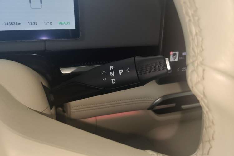 Used VOYAH Dream 2025 PHEV Four-Wheel Drive Prestige Kunpeng Edition
