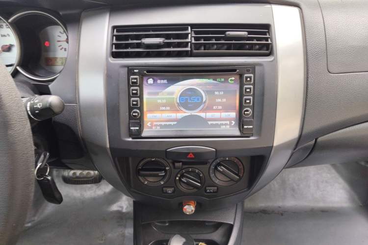 Used Nissan Livina 2010 JINRUI Edition 1.6L Automatic Standard Model Audio And AC Panel