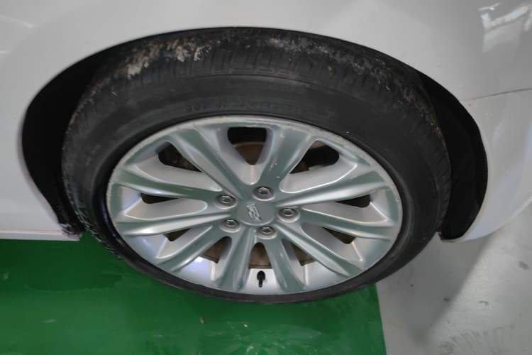 Used Cadillac ATS-L 2017 28T Tech Edition Right Front Wheel Hub