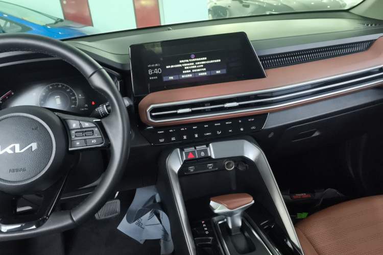 Used Kia Sportage R 2021 Ace 2.0L Splendid Edition Audio And AC Panel