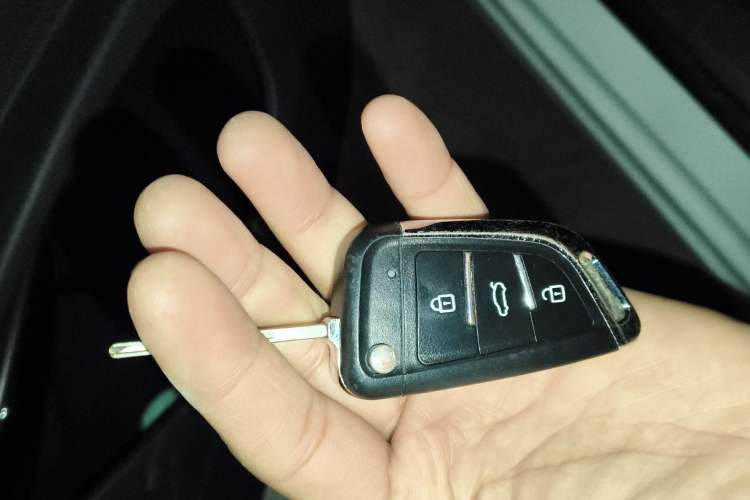 Used Peugeot 508 2013 2.0L 2nd Anniversary Edition with Automatic Sunroof – Classic Version Vehicle Key