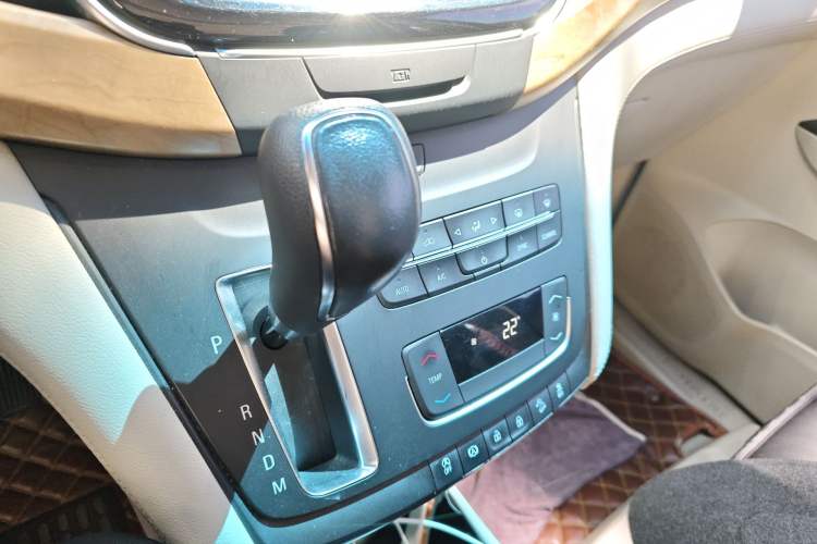 Used Buick GL8 2017 ES 28T Comfort Model China V Standard Gear Lever