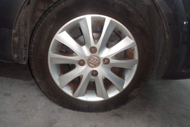 Used Buick Excelle 2011 1.6 LE-AT Right Front Wheel Hub