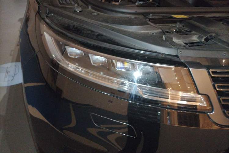 Used Land Rover Range Sport 2024 400PS Dynamic SE Right Front Headlight