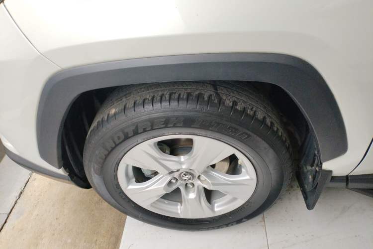 Used Toyota RAV4 2021 2.0L CVT Two-Wheel Drive Urban Edition Left Front Wheel Hub