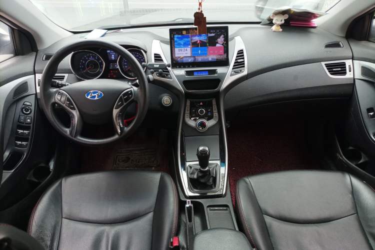 Used Hyundai Elantra (5th Generation / Langdong) 2015 1.6L Manual Leading Model Center Console
