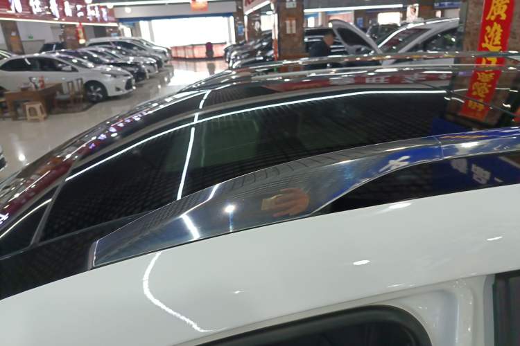 Used Kia Sportage R 2015 2.0L Automatic Two-Wheel Drive DLX Model Roof