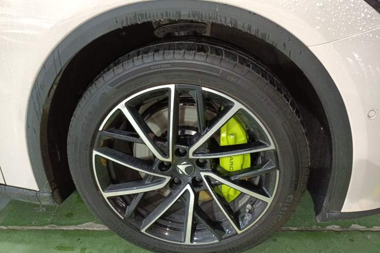 Used ARCFOX Alpha S5 2025 560MAX 185kW Right Front Wheel Hub