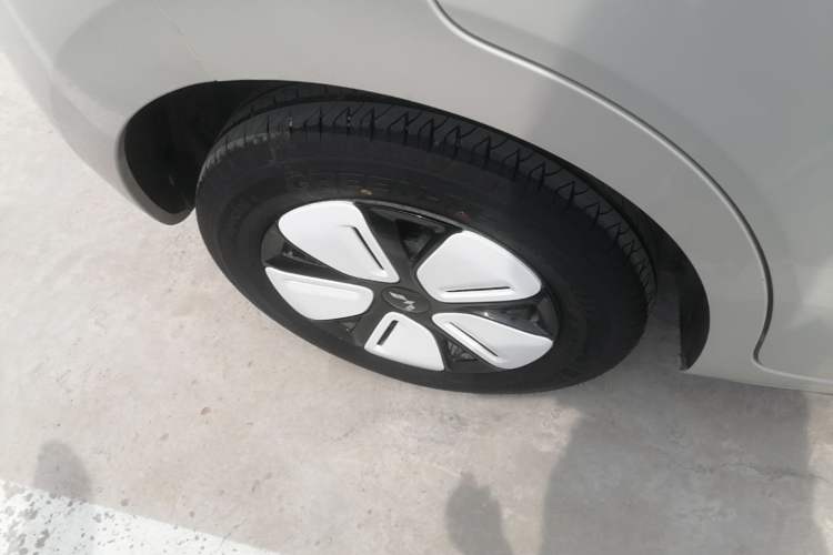 Used Wuling Hongguang MINIEV 2025 Four-Door Version Advanced Edition Exterior 5