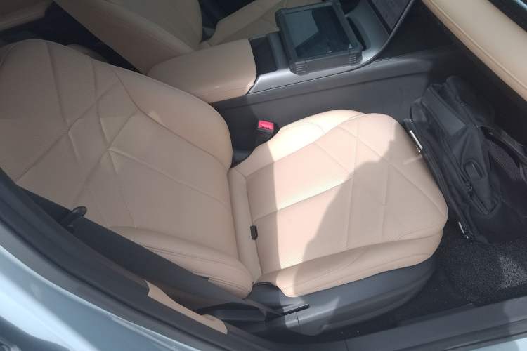 Used Geely Galaxy L6 2023 60km PLUS Right Front Seat