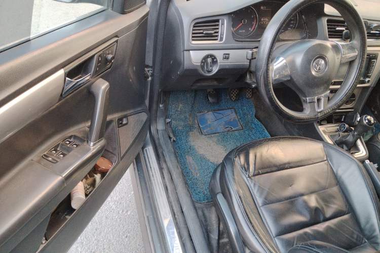 Used Volkswagen Lavida 2013 Restyled Classic 1.6L Manual Comfort Edition
