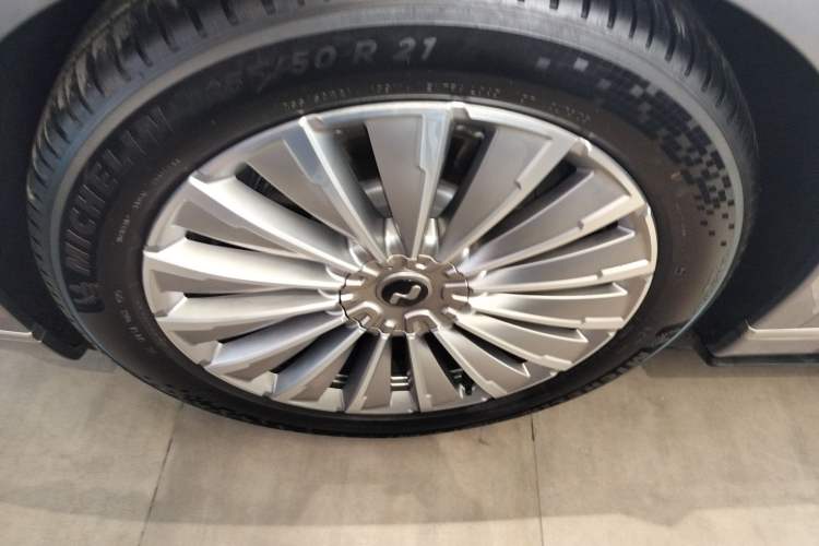 Used ONVO Luxeed L90 2025 Model—Max Six-Seater Version Exterior 4