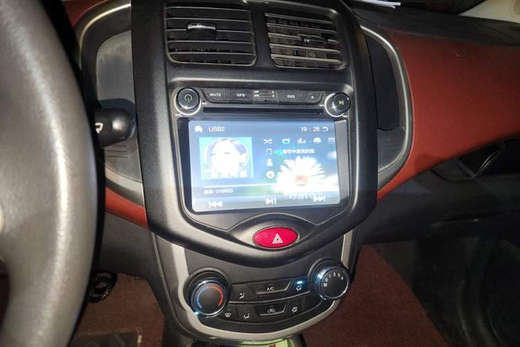 Used CHANGAN Benni 2014 1.4L IMT Luxury Model Audio And AC Panel