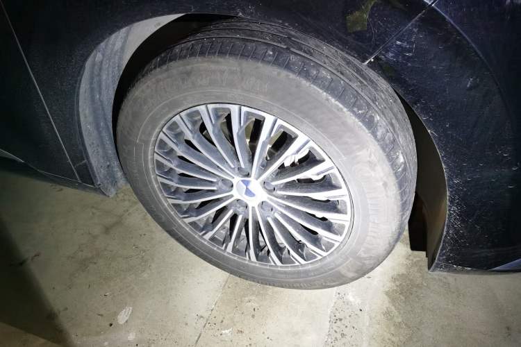 Used Denza D9 2022 DM-i 1040 Prestige Model
