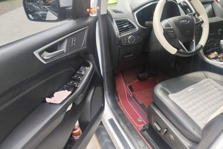 Used Ford Edge 2016 EcoBoost 245 Two-Wheel-Drive Titanium 7-Seater Driver Seat