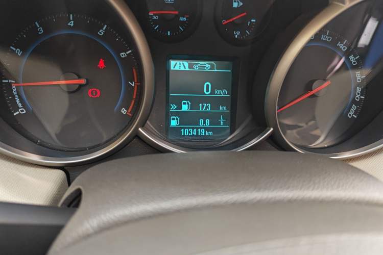 Used Chevrolet Cruze 2015 1.5L Classic SE MT Odometer Close Up