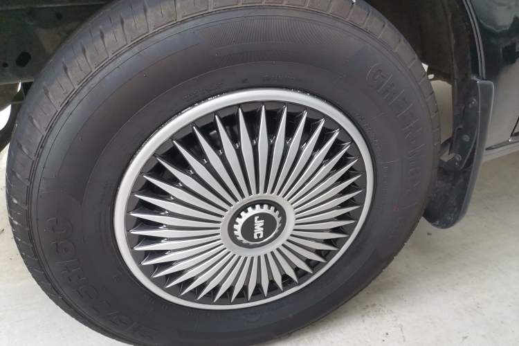 Used JMC Fushun 2025 2.0T 6MT Diesel Short-Wheelbase Low-Roof Commercial Multi-Purpose Passenger Vehicle with 5/6 Seats and Twin-Swing Tailgate