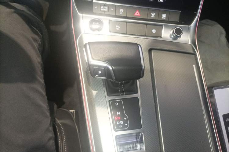 Used Audi A7L 2024 45TFSI S-line Dream-Building Edition Flow Crystal Package Gear Lever