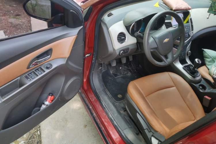 Used Chevrolet Cruze 2015 1.5L Classic SL MT Driver Seat