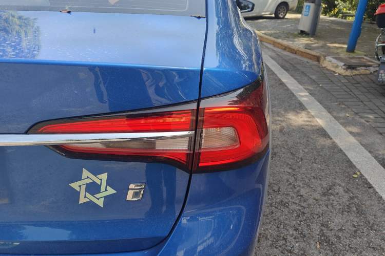 Used Roewe i5 2019 1.5L Manual 4G Connect Leehao Flagship Edition Exterior 3