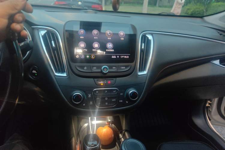 Used Chevrolet Malibu XL 2019 Redline 550T Automatic Sport Edition Audio And AC Panel