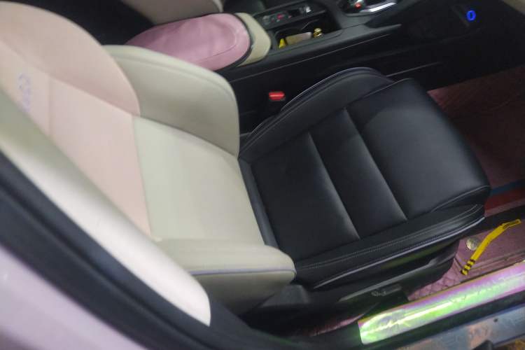 Used Lynk & Co 06 2021 1.5T Shero Pink Special Edition
