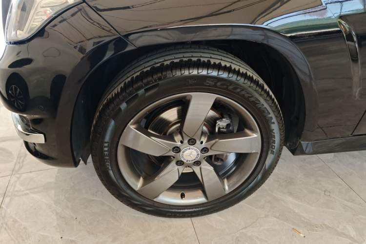 Used Mercedes-Benz GLK-Class 2013 GLK 300 4MATIC Dynamic Sunroof Model Exterior 4