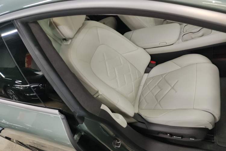 Used Nio ET7 2022 75 kWh Right Front Seat