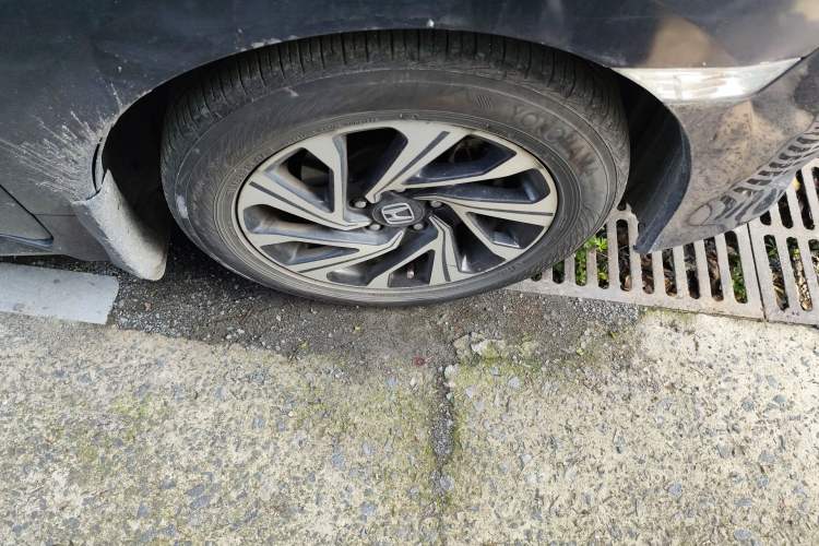 Used Honda Civic 2016 220TURBO CVT Luxury Edition Right Front Wheel Hub