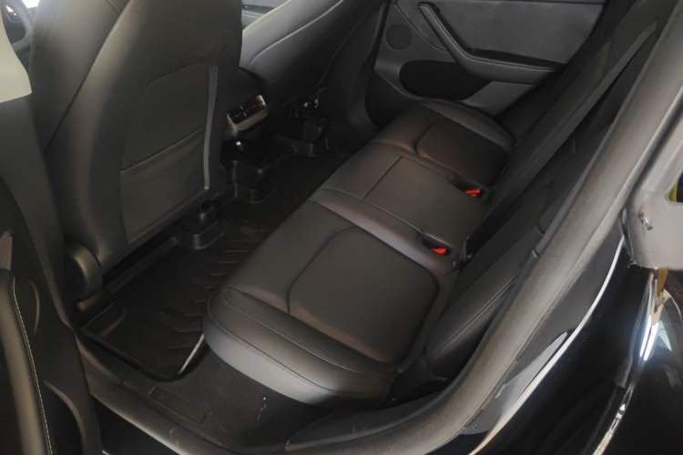 Used Tesla Model Y 2021 Long-Range All-Wheel-Drive Version
