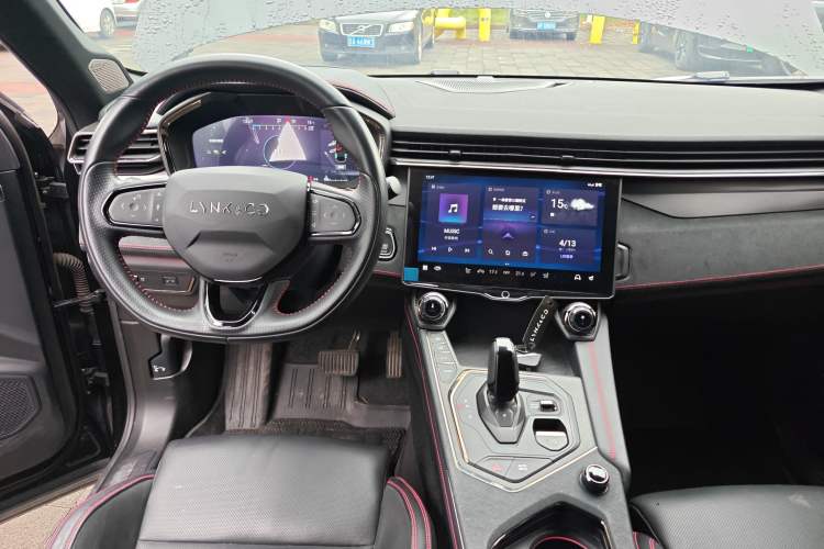 Used Lynk & Co 05 2020 2.0TD Four-Wheel Drive HypeHalo Center Console