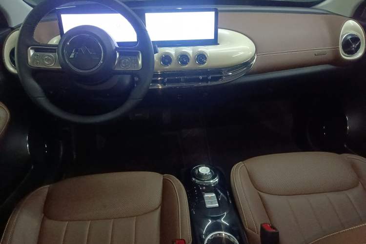 Used Wuling Bingo 2023 410 km Lingxi Deluxe Edition Center Console