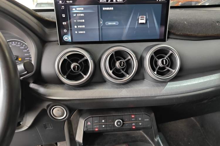 Used Wey VV5 2020 1.5T Two-Wheel Drive Color Pioneer Audio And AC Panel