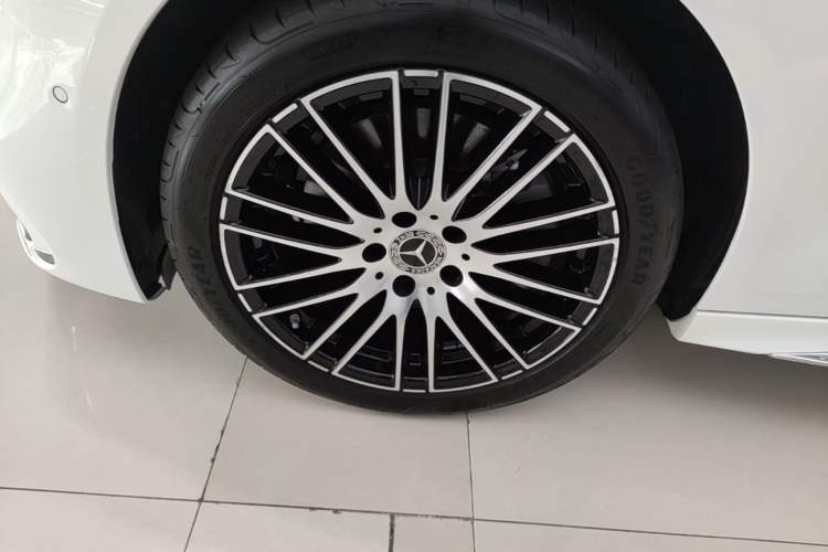 Used Mercedes-Benz C-Class 2024 Restyled C 260 L Sport Edition Left Front Wheel Hub