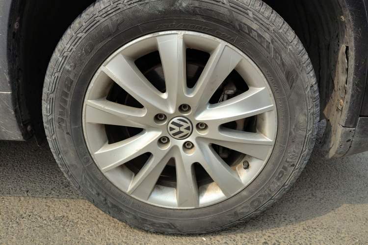 Used Volkswagen Tiguan 2012 2.0 TSI Automatic All-Wheel Drive Elite Edition Right Front Wheel Hub