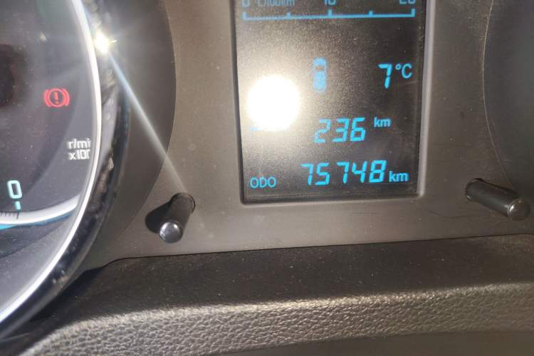 Used CHANGAN CS35 2015 1.6L Manual Luxury Model China IV Standard Odometer Close Up