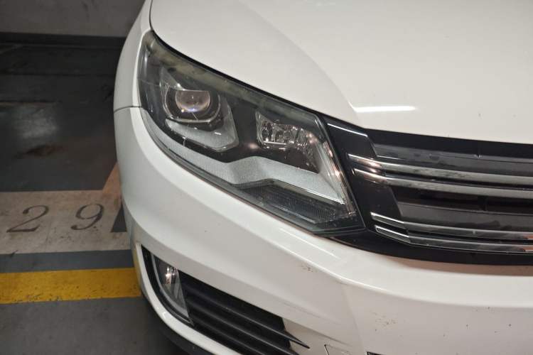 Used Volkswagen Tiguan 2013 1.8 TSI Automatic Two-Wheel Drive Comfort Edition Right Front Headlight