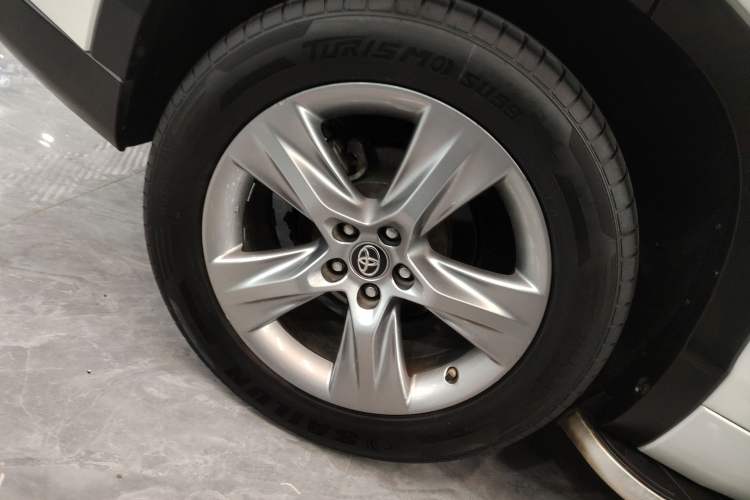 Used Toyota Highlander 2018 2.0T Four-Wheel Drive Prestige Version 7 Seats China V Emission Standard Right Rear Wheel Hub