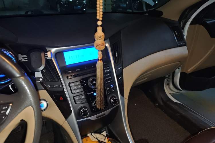 Used Hyundai Sonata 2011 2.0L Automatic Prestige Edition Audio And AC Panel