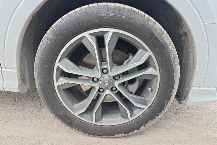 Used Audi Q3 2020 40 TFSI Fashion Dynamic Model
