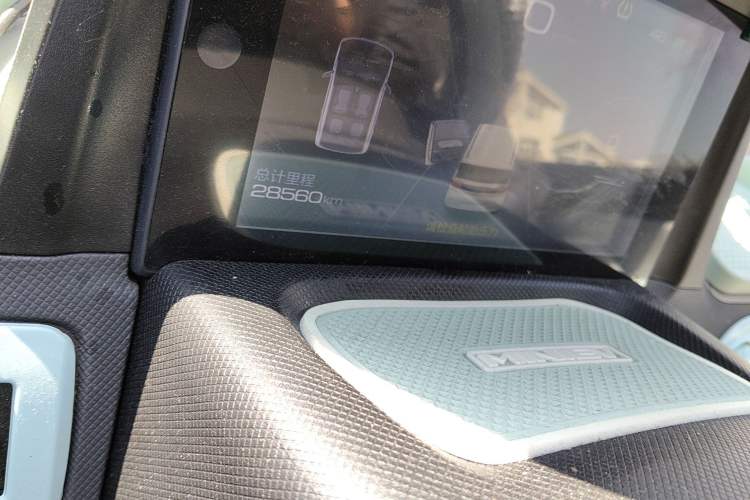 Used Wuling Hongguang MINIEV 2021 Macaron Premium Model – Lithium Iron Phosphate Odometer Close Up