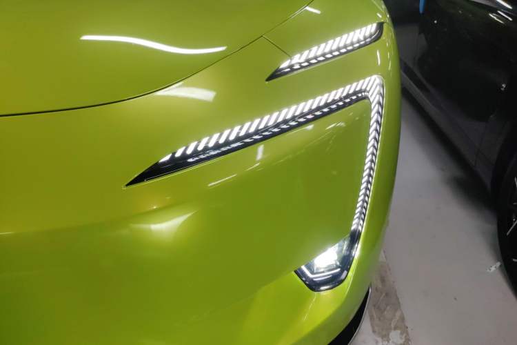 Used Avatr 11 2023 HarmonyOS Version Smart Enjoyment Upgrade Model 90-Degree Rear-Wheel Drive Edition Left Front Headlight