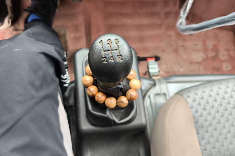 Used Wuling Zhiguang 2020 1.2L Van Utility Model China VI Emission Standard 2 Seats LSI Gear Lever