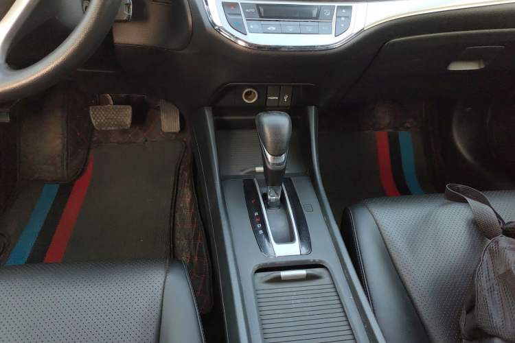 Used Honda Jade 2013 1.8L automatic Comfort version 5 seats