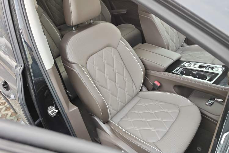 Used Volkswagen Viloran 2024 380TSI Premium Edition Right Front Seat