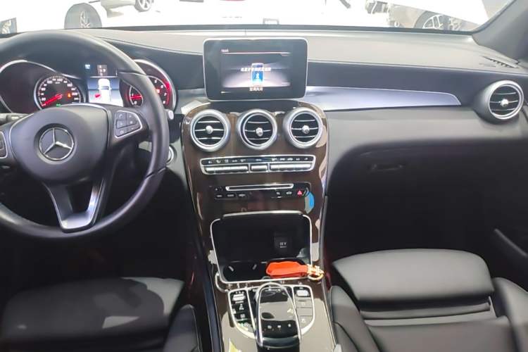 Used Mercedes-Benz GLC 2019 GLC 260 4MATIC Dynamic Edition
