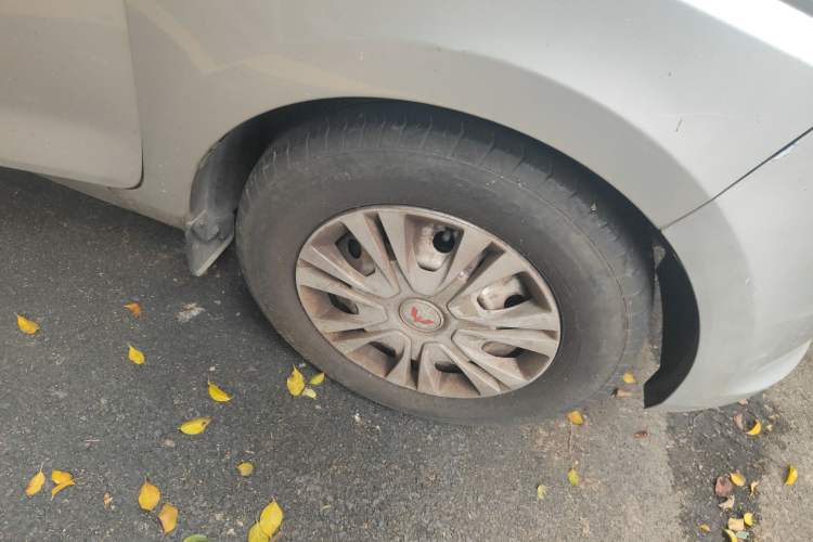 Used Wuling Rongguang V 2018 1.5L Standard Version Right Front Wheel Hub