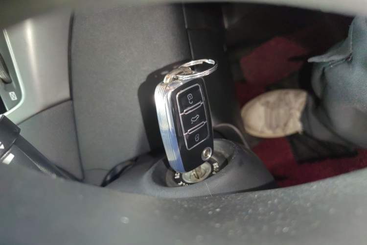 Used Hyundai Elantra (5th Generation / Langdong) 2016 1.6L Automatic Smart Version
